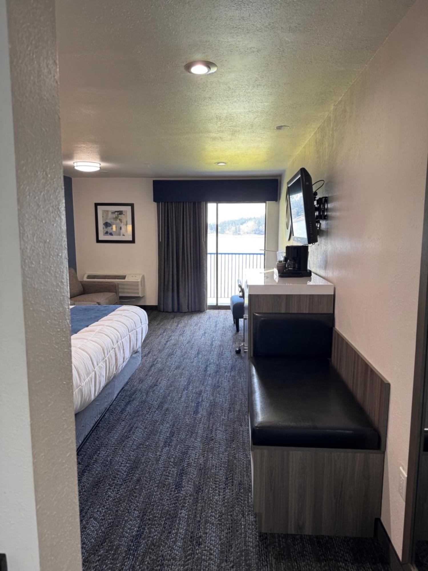 Oyster Bay Inn & Suites Bremerton Exteriör bild